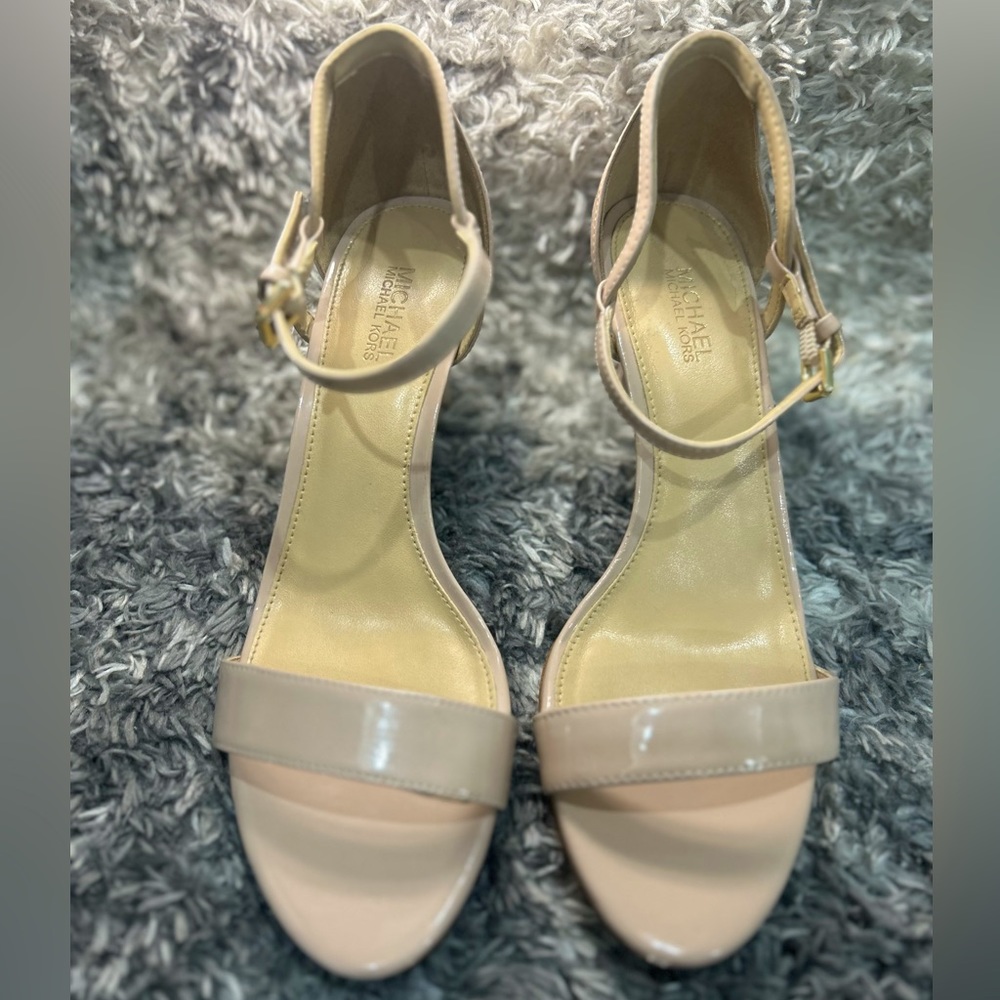 Classic Michael Kors low heels